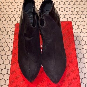 Black suede/patent ankle boot